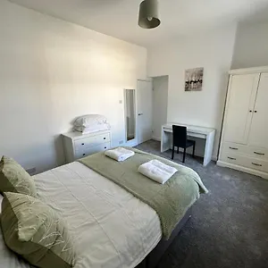 Holiday home 4 Bed House Off Norton Village